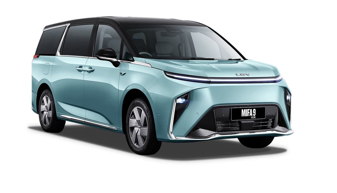 Green LDV Mifa 9 people mover Green LDV Mifa 9 people mover