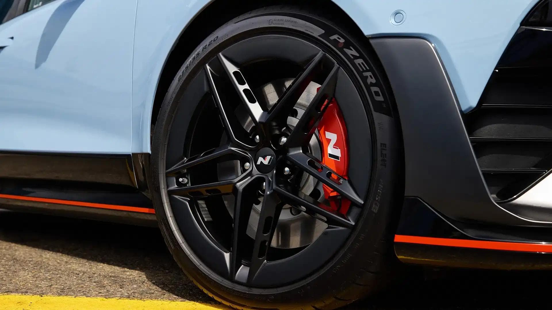 Hyundai Ioniq 6 N 20-inch forged alloy wheel with red brake caliper Hyundai Ioniq 6 N 20-inch forged alloy wheel with red brake caliper
