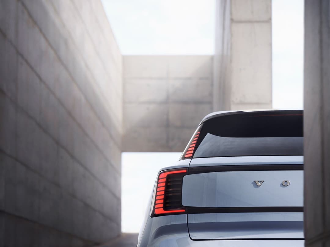 Volvo EX30 tail-lights and wing mirror