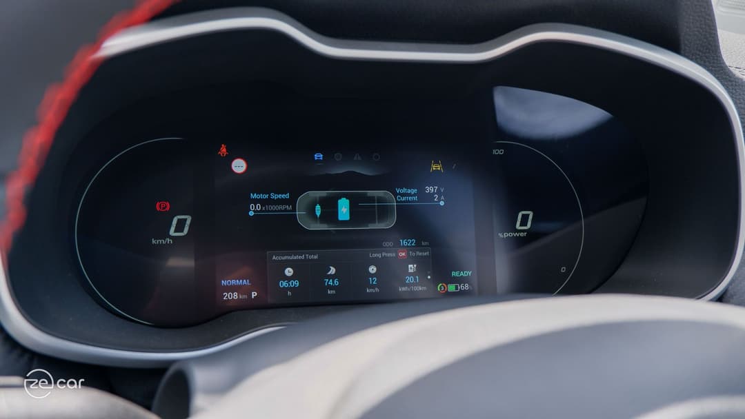 MG ZS EV charging screen and trip computer