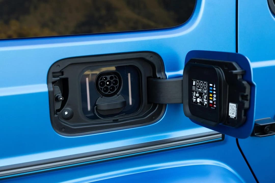 2025 Mercedes-Benz G580 charging 2025 Mercedes-Benz G580 charging