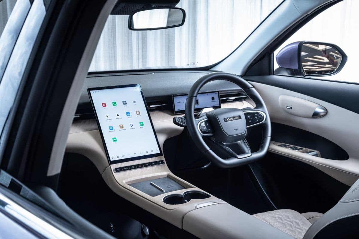 Lepas L6 EV 13.2-inch touchscreen and steering wheel Lepas L6 EV 13.2-inch touchscreen and steering wheel