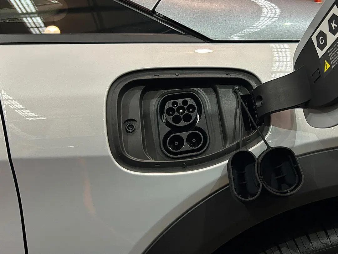 AC and DC public chargers at shopping centre