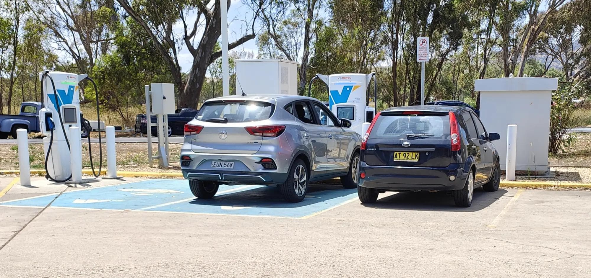 MG ZS EV Excite media loan at old Evie Avenel Tritium PK350 chargers (Christmas 2022) MG ZS EV Excite media loan at old Evie Avenel Tritium PK350 chargers (Christmas 2022)