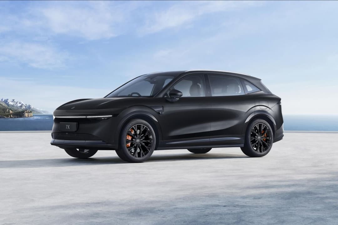 Zeekr 7X Black Special Edition front three-quarter view Zeekr 7X Black Special Edition front three-quarter view