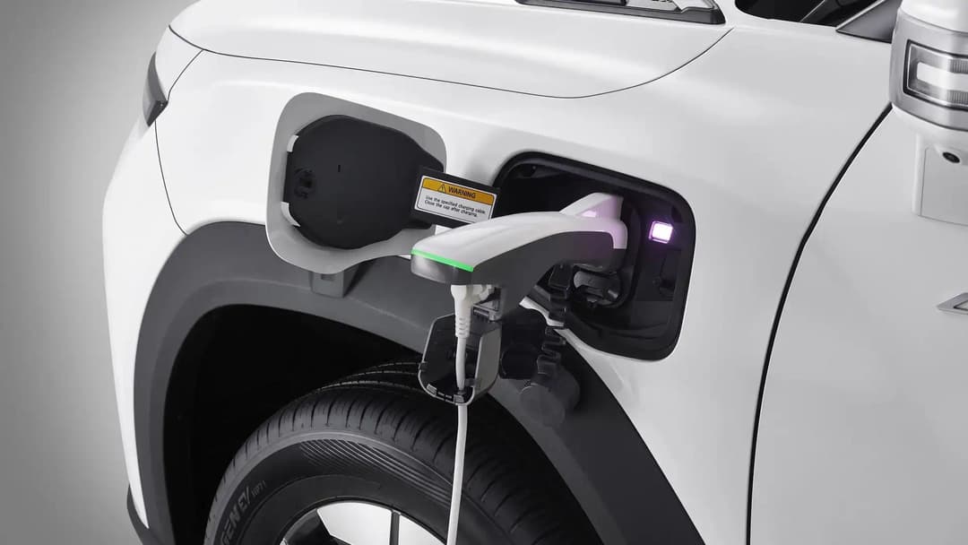 Side view of blue KGM Musso EV showing electric ute proportions and design Side view of blue KGM Musso EV showing electric ute proportions and design