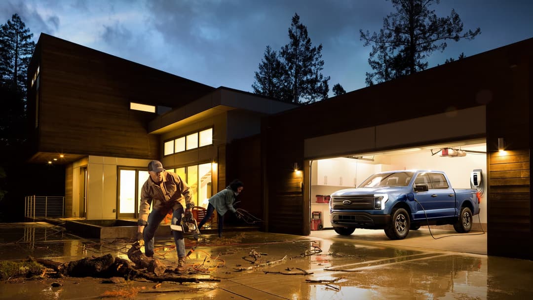Ford F-150 Lightning electric ute powering home in blackout Ford F-150 Lightning electric ute powering home in blackout