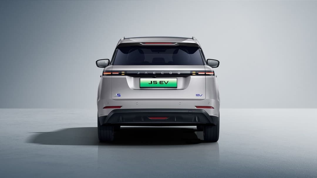Jaecoo J5 EV rear view with LED light bar Jaecoo J5 EV rear view with LED light bar