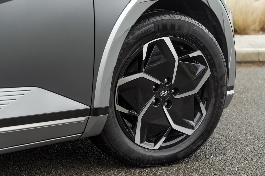 Hyundai Ioniq 5 Dynamiq RWD rear and wheels