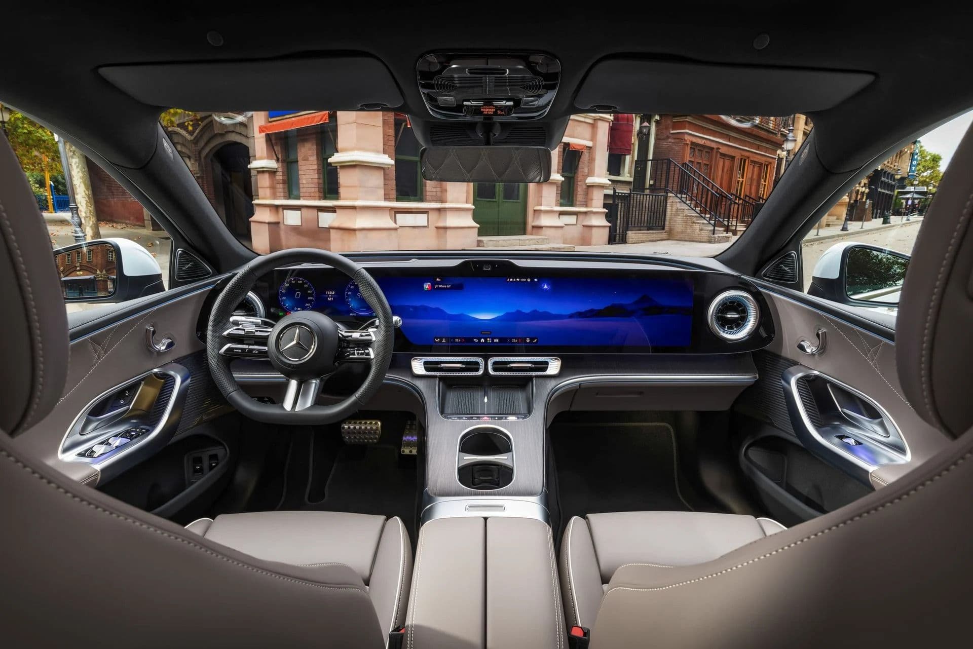Cockpit and MBUX Superscreen of the Mercedes-Benz C-Class electric Cockpit and MBUX Superscreen of the Mercedes-Benz C-Class electric