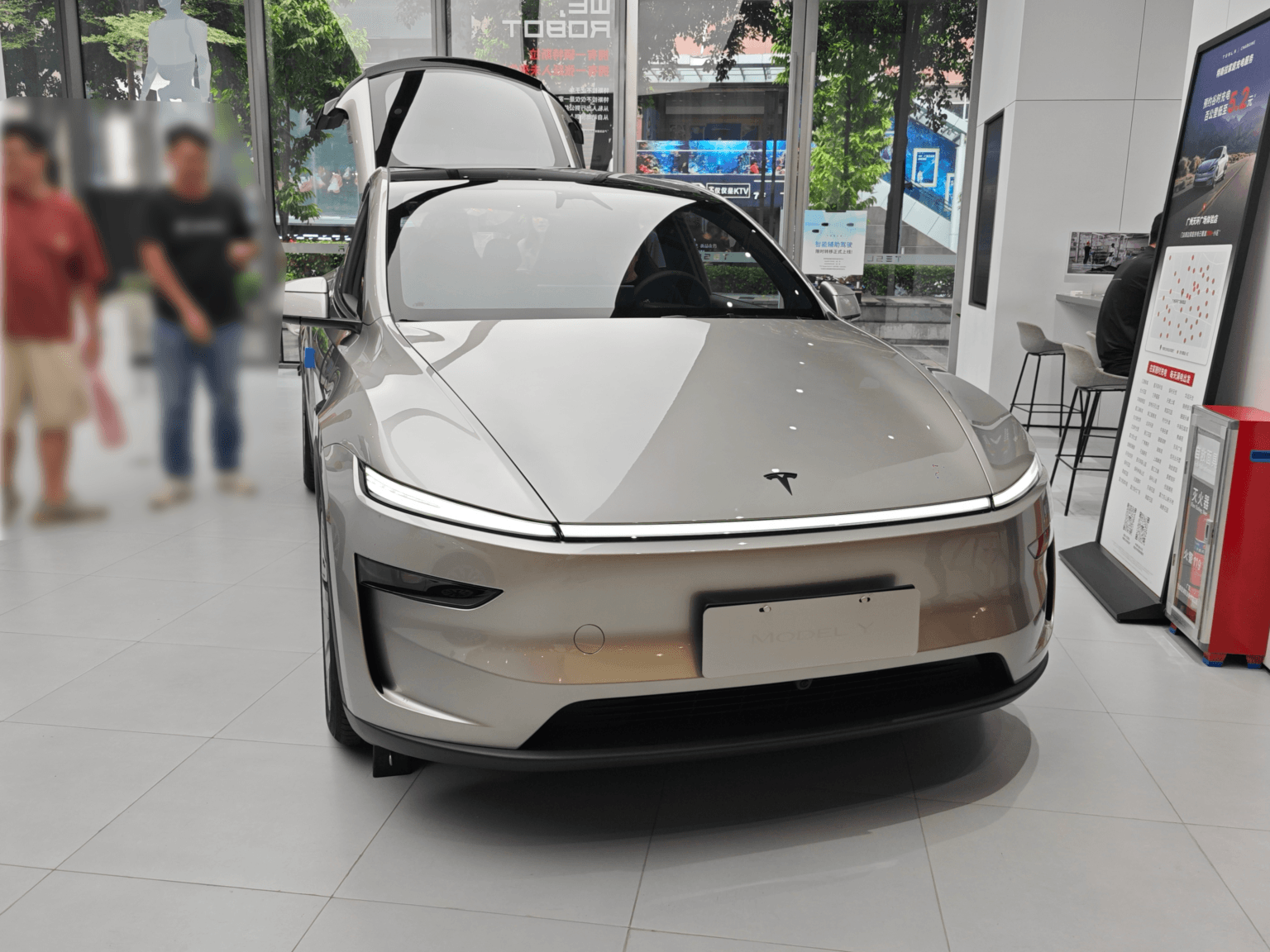 Model Y L in the Tesla store. Model Y L in the Tesla store.