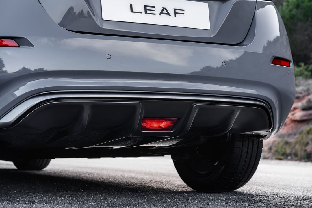 Grey 2023 Nissan Leaf rear diffuser Grey 2023 Nissan Leaf rear diffuser