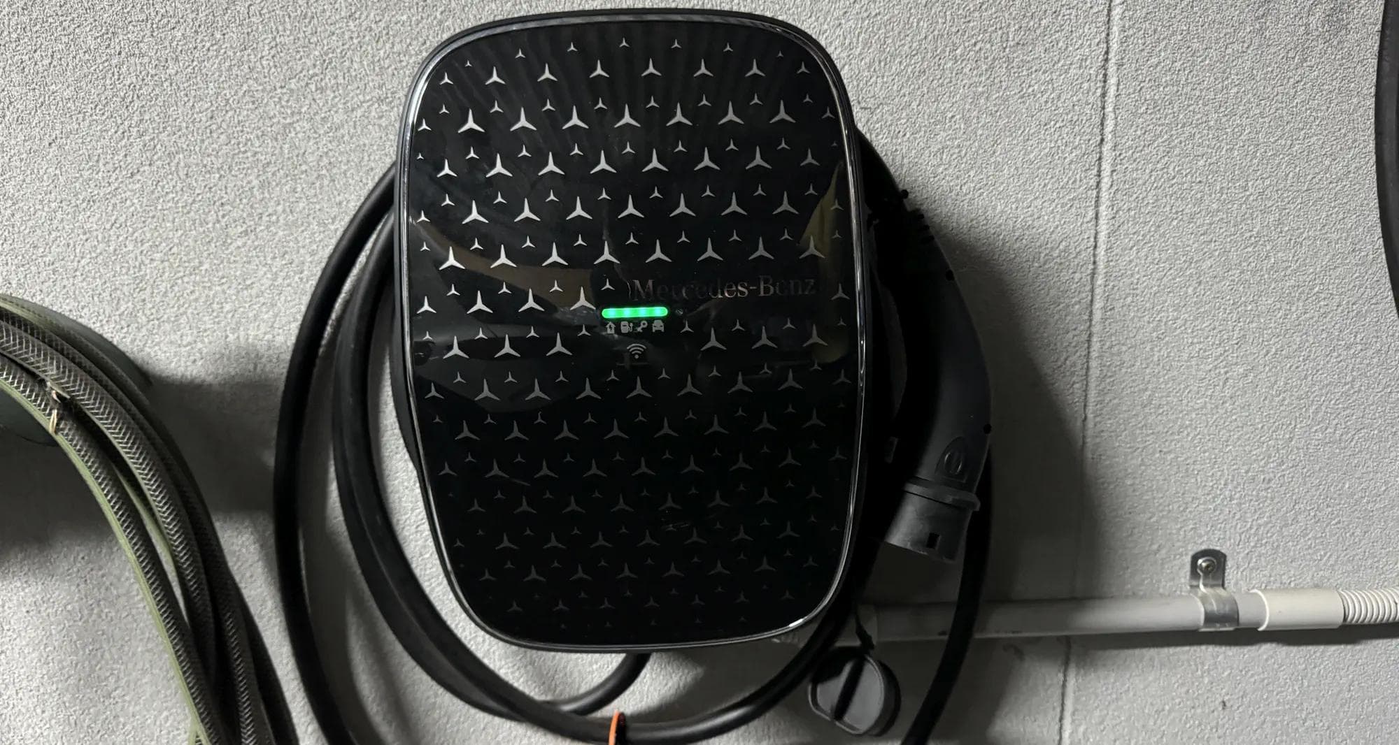Mercedes Wallbox charger Mercedes Wallbox charger