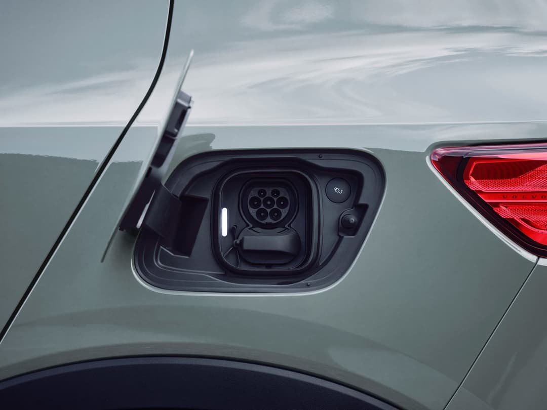 Volvo XC40 Recharge EV open CCS2 charging port Volvo XC40 Recharge EV open CCS2 charging port