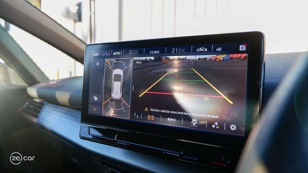 Cupra Born instrument display and 360 camera