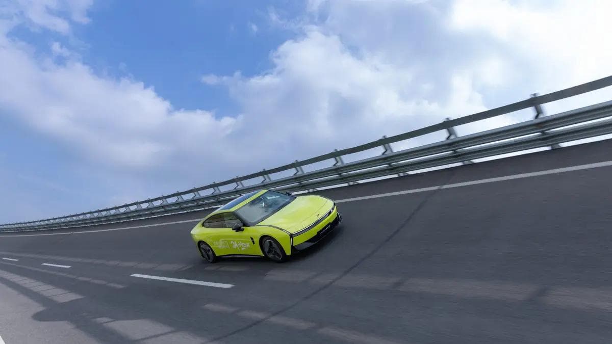 Xpeng P7 sets EV driving record. Xpeng P7 sets EV driving record.