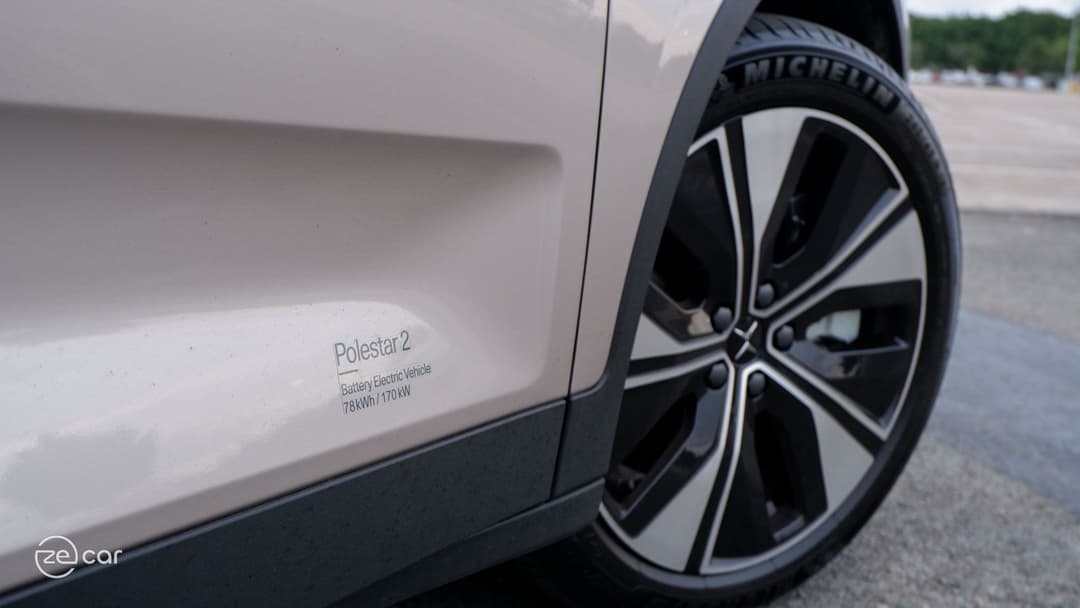 Polestar 2 wheels and lights