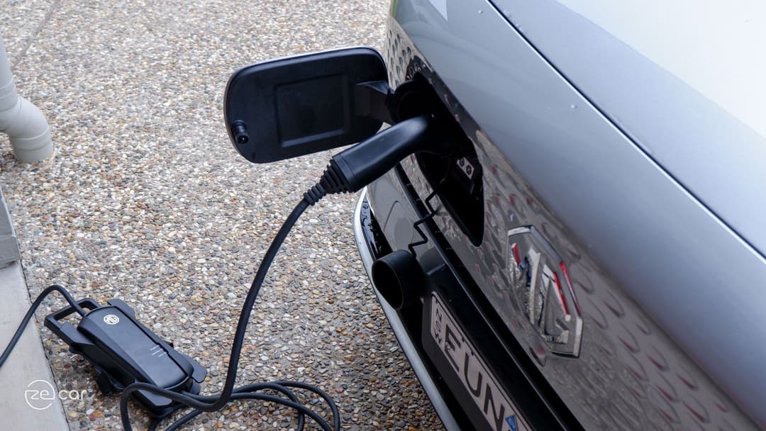 MG ZS EV boot and trickle charging cable