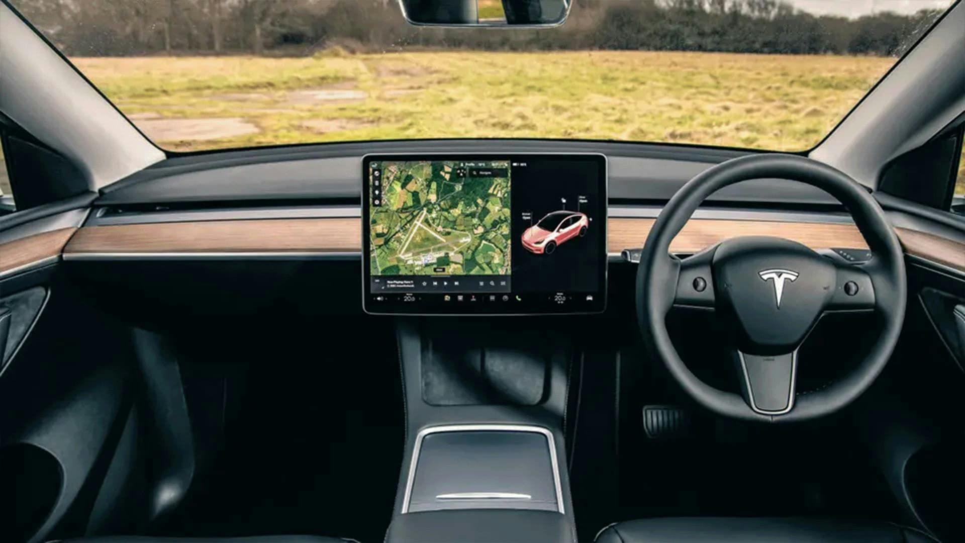 Tesla Model Y (Dashboard)