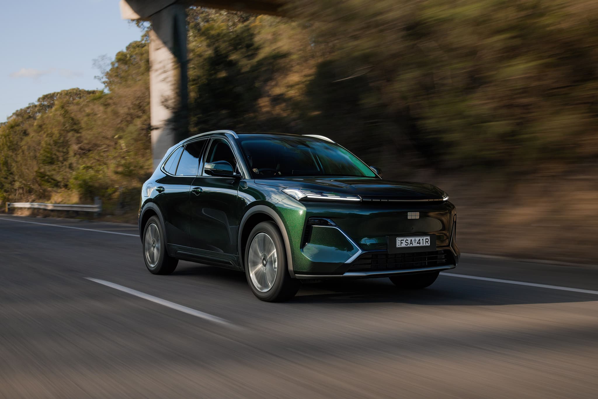 Geely Starray EM-i driving on a highway, three-quarter front view Geely Starray EM-i driving on a highway, three-quarter front view