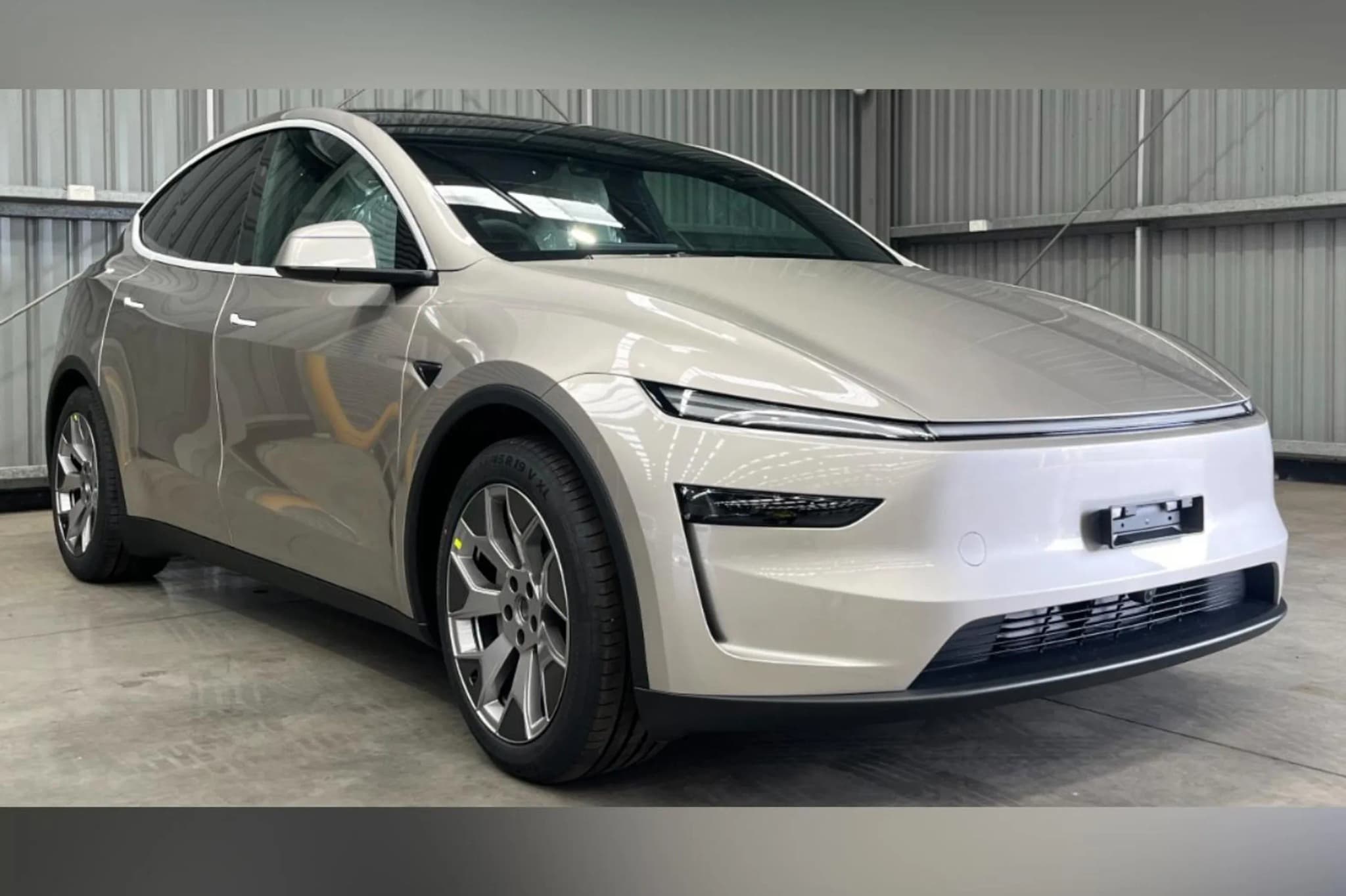 White Tesla Model Y L front three-quarter view White Tesla Model Y L front three-quarter view