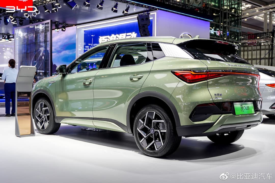 Forest Green BYD Atto 3/Yuan Plus rear view Forest Green BYD Atto 3/Yuan Plus rear view