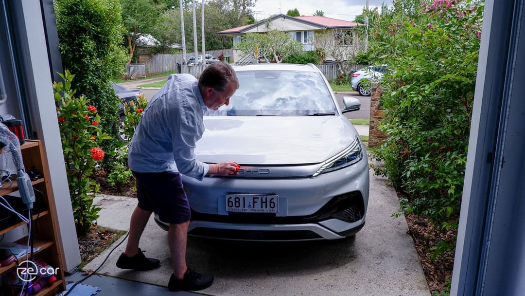Man cleaning white BYD Atto 3 front Man cleaning white BYD Atto 3 front