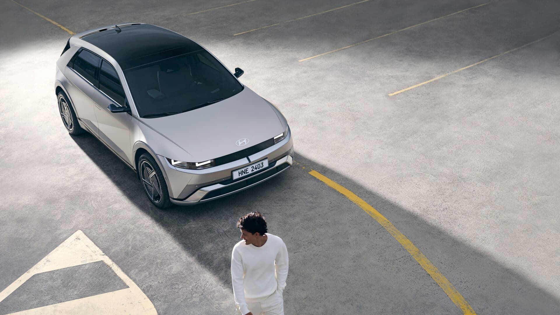 2025 Hyundai Ioniq 5 in grey top view parked 2025 Hyundai Ioniq 5 in grey top view parked