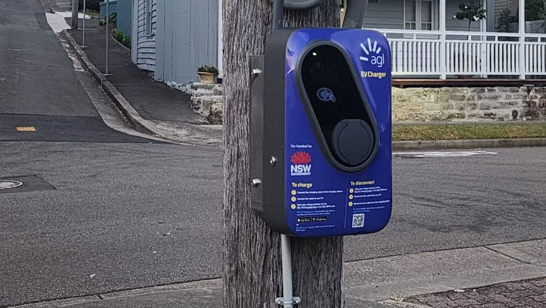 PLUS ES kerbside charger PLUS ES kerbside charger