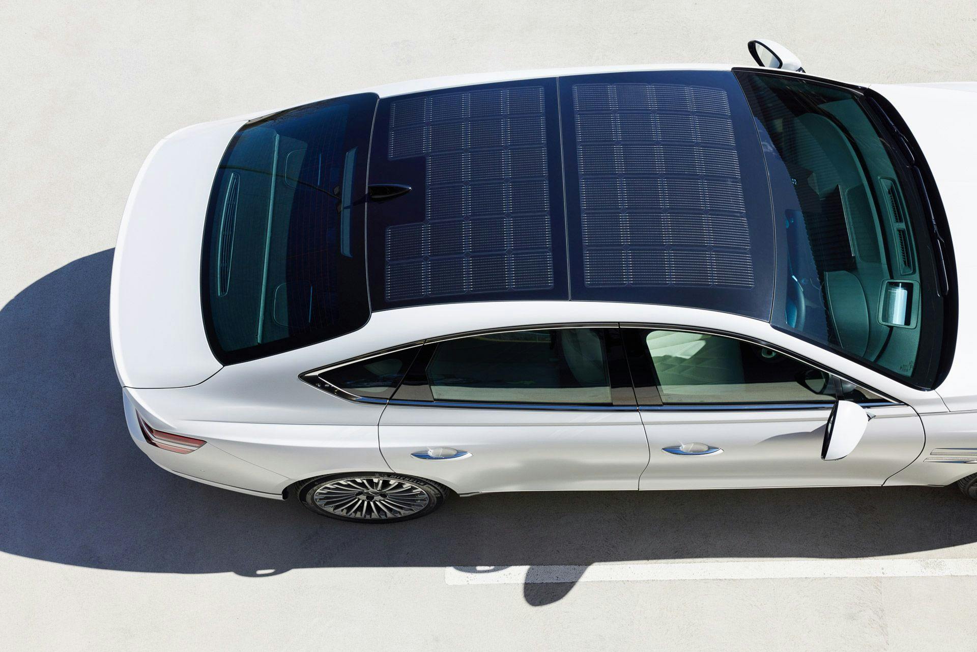 Uyuni White Genesis Electrified G80 solar roof