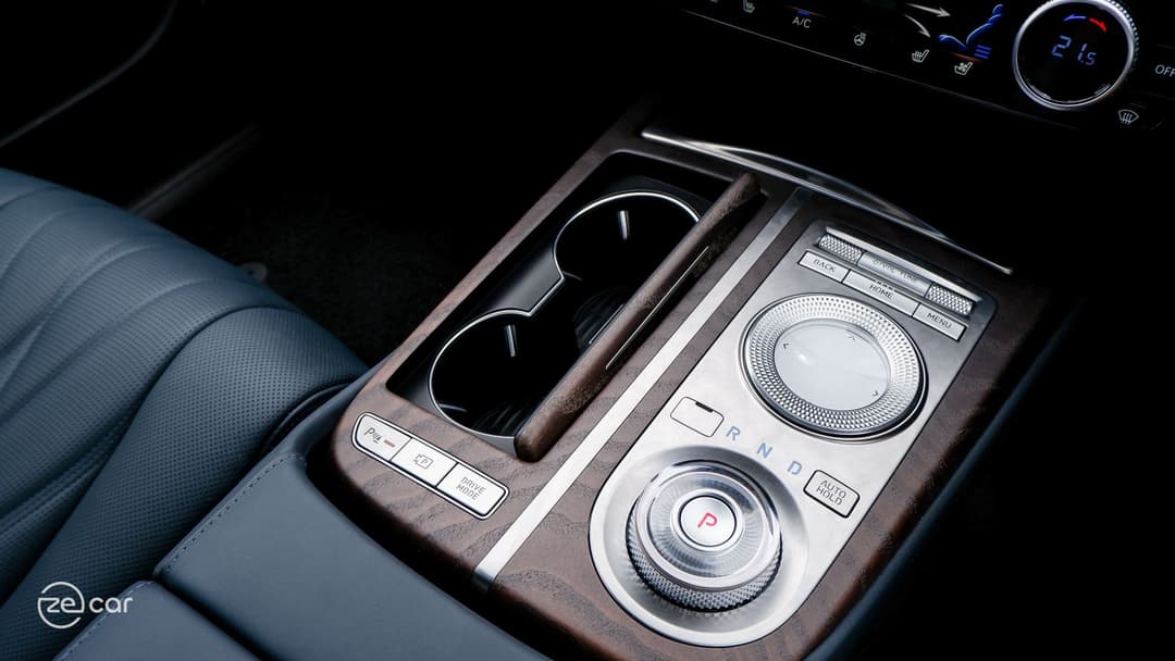 Genesis Electrified G80 centre armrest details