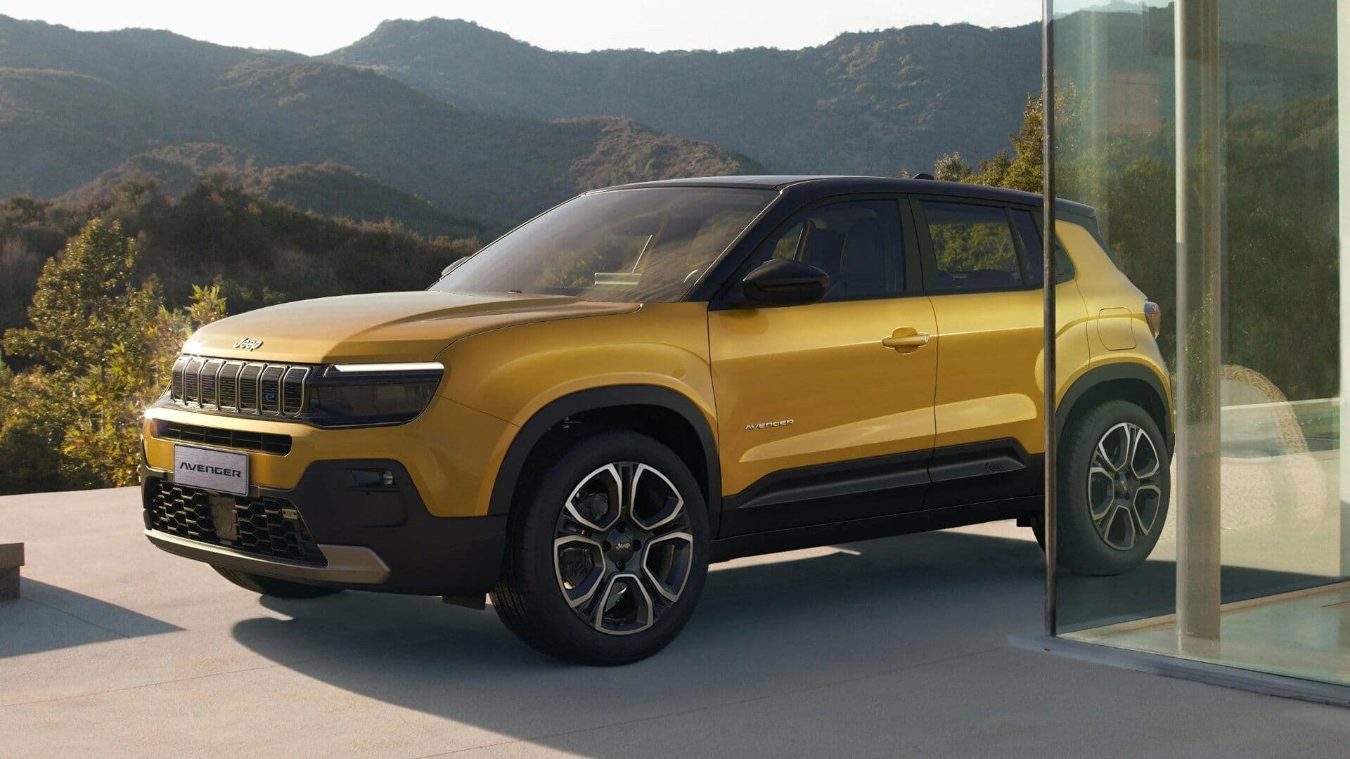 2025 Jeep Avenger in gold side view parked with mountain background 2025 Jeep Avenger in gold side view parked with mountain background
