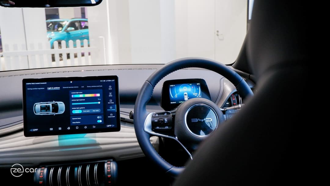 BYD Atto 3 interior horizontal touchscreen and steering wheel BYD Atto 3 interior horizontal touchscreen and steering wheel