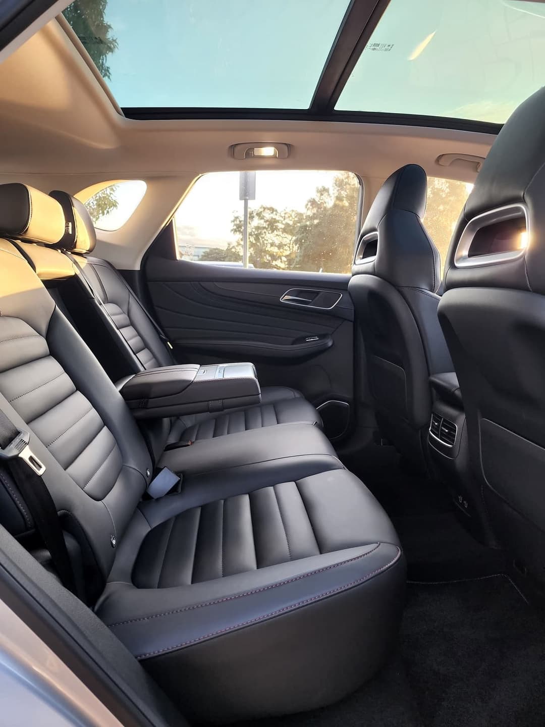 MG HS EV PLUS sunroof