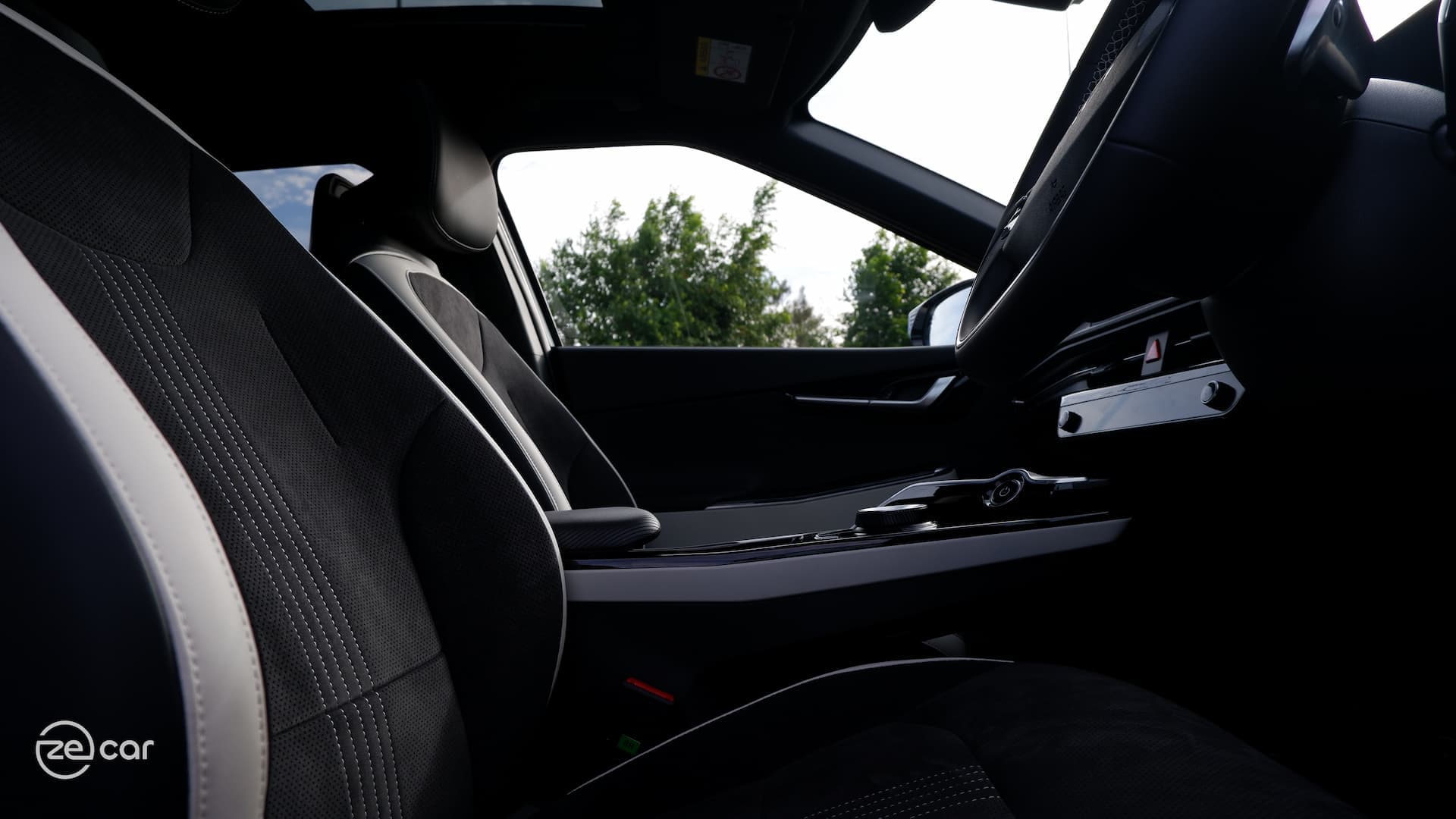 Kia EV6 GT-Line interior front row seats Kia EV6 GT-Line interior front row seats