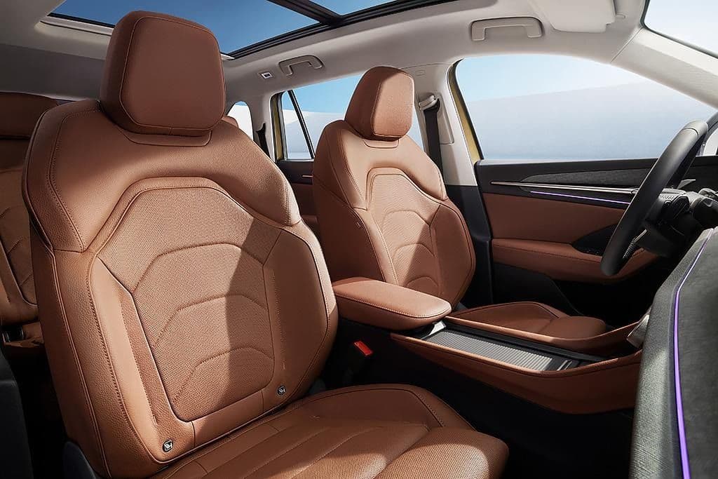 2026 Skoda Kodiaq PHEV interior dashboard featuring 13-inch infotainment system, digital instrument cluster, and premium cabin materials 2026 Skoda Kodiaq PHEV interior dashboard featuring 13-inch infotainment system, digital instrument cluster, and premium cabin materials