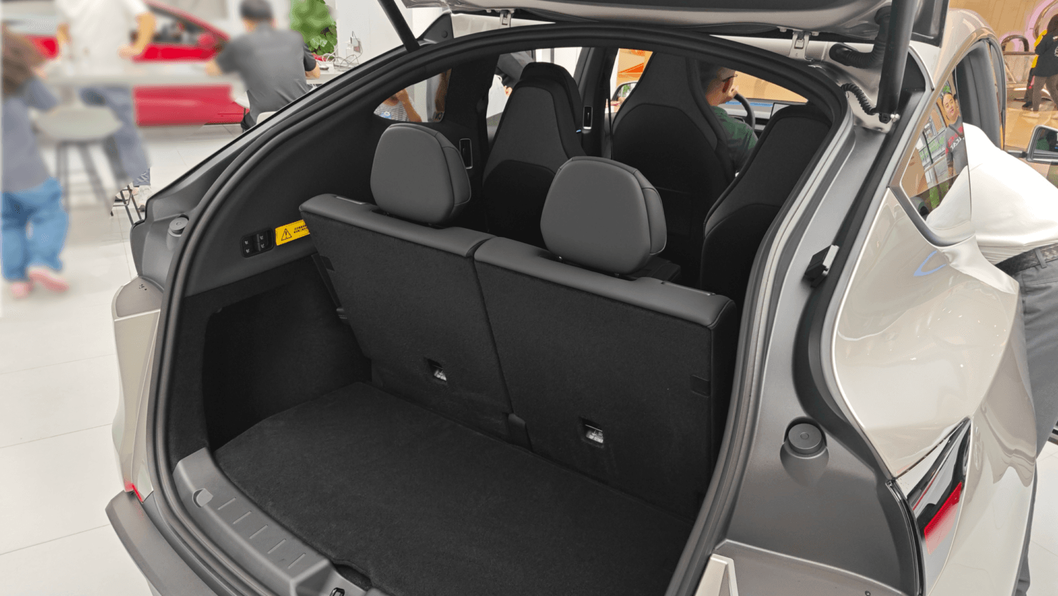 Model Y L third-row space and trunk. Model Y L third-row space and trunk.