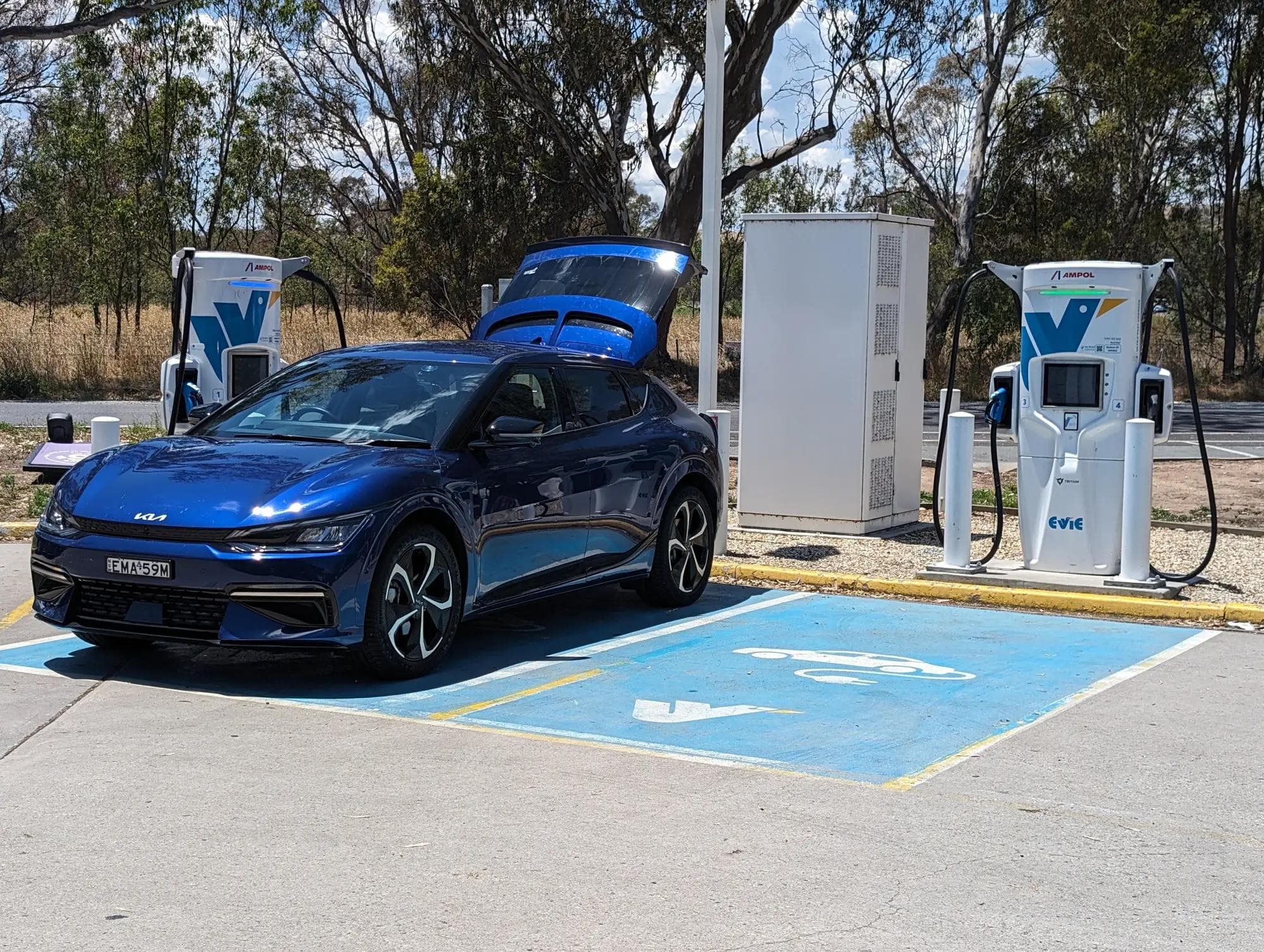 Kia EV6 Gt-Line media loan at old Evie Avenel Tritium PK350 chargers (Christmas 2023) Kia EV6 Gt-Line media loan at old Evie Avenel Tritium PK350 chargers (Christmas 2023)