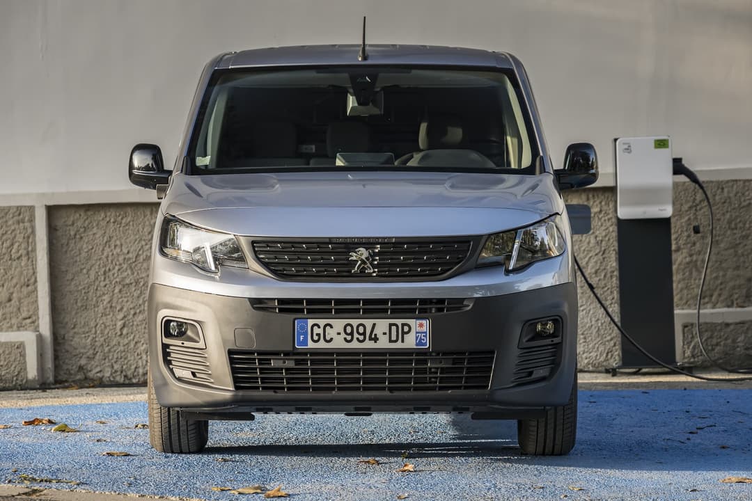 Peugeot e-Boxer van charging Peugeot e-Boxer van charging