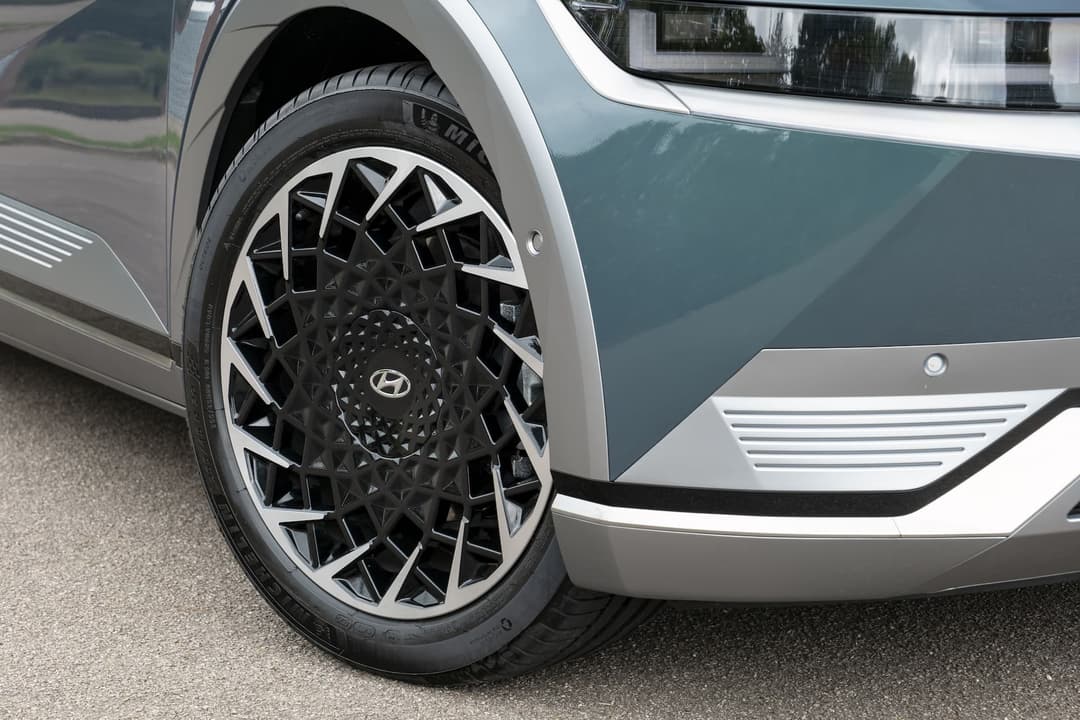 Hyundai Ioniq 5 Techniq AWD front and wheels