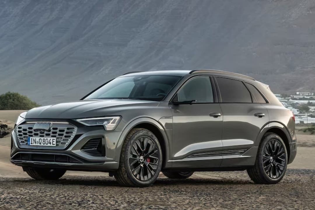 Audi Q8 50 e-Tron with mountain background Audi Q8 50 e-Tron with mountain background
