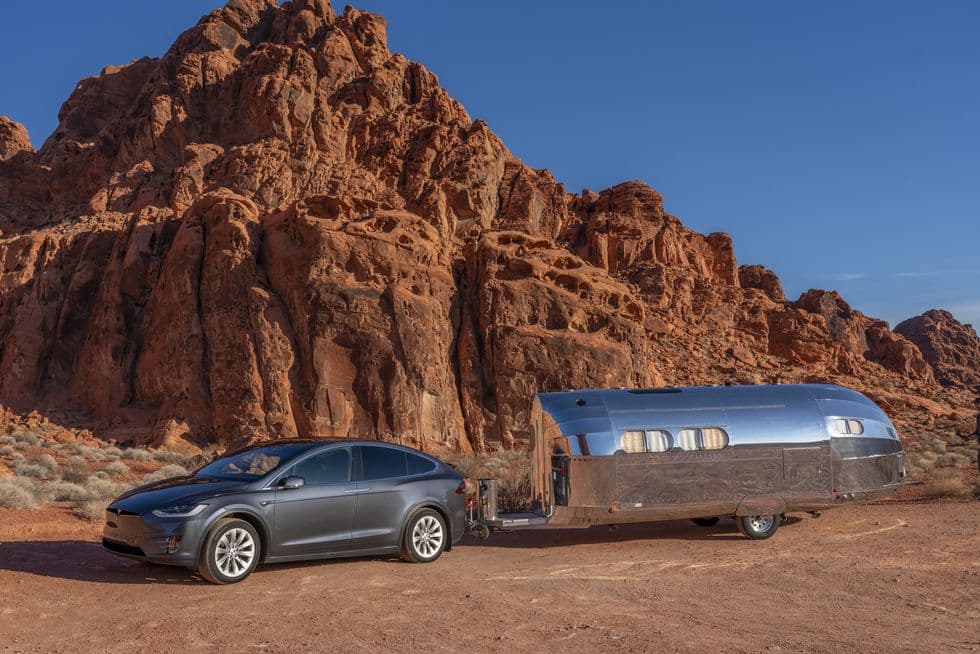 Tesla Model X towing a caravan Tesla Model X towing a caravan