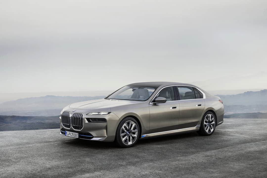 Grey BMW i7 Grey BMW i7