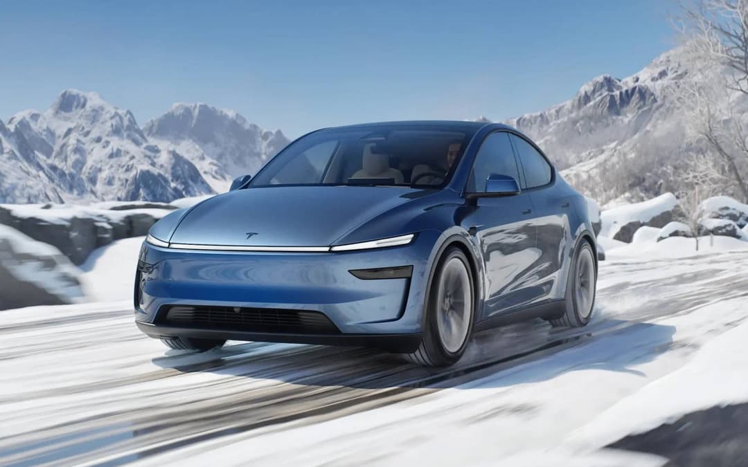 2025 tesla model y driving in snow 2025 tesla model y driving in snow