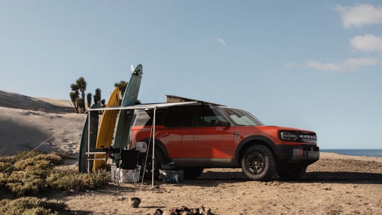 Ford Bronco Basecamp parked near the coast with surfboards, positioned for outdoor and camping use Ford Bronco Basecamp parked near the coast with surfboards, positioned for outdoor and camping use