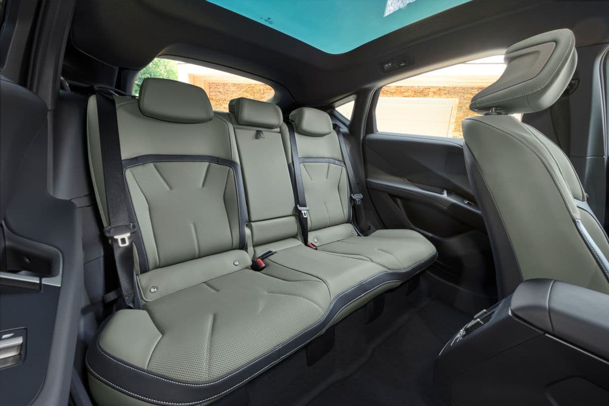 BMW iX4 rear seats and cabin space BMW iX4 rear seats and cabin space