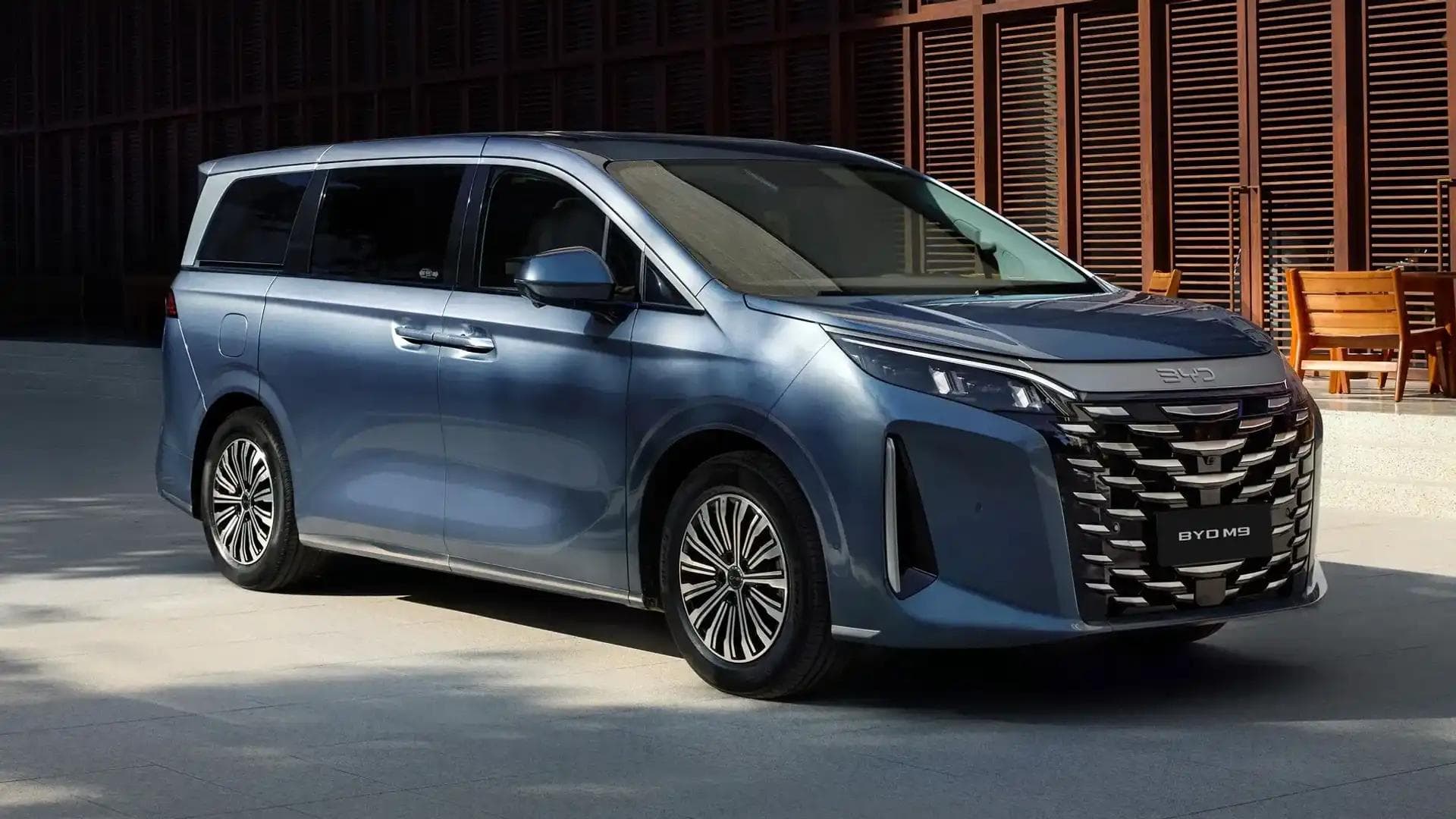 BYD M9 exterior, front three-quarter view BYD M9 exterior, front three-quarter view