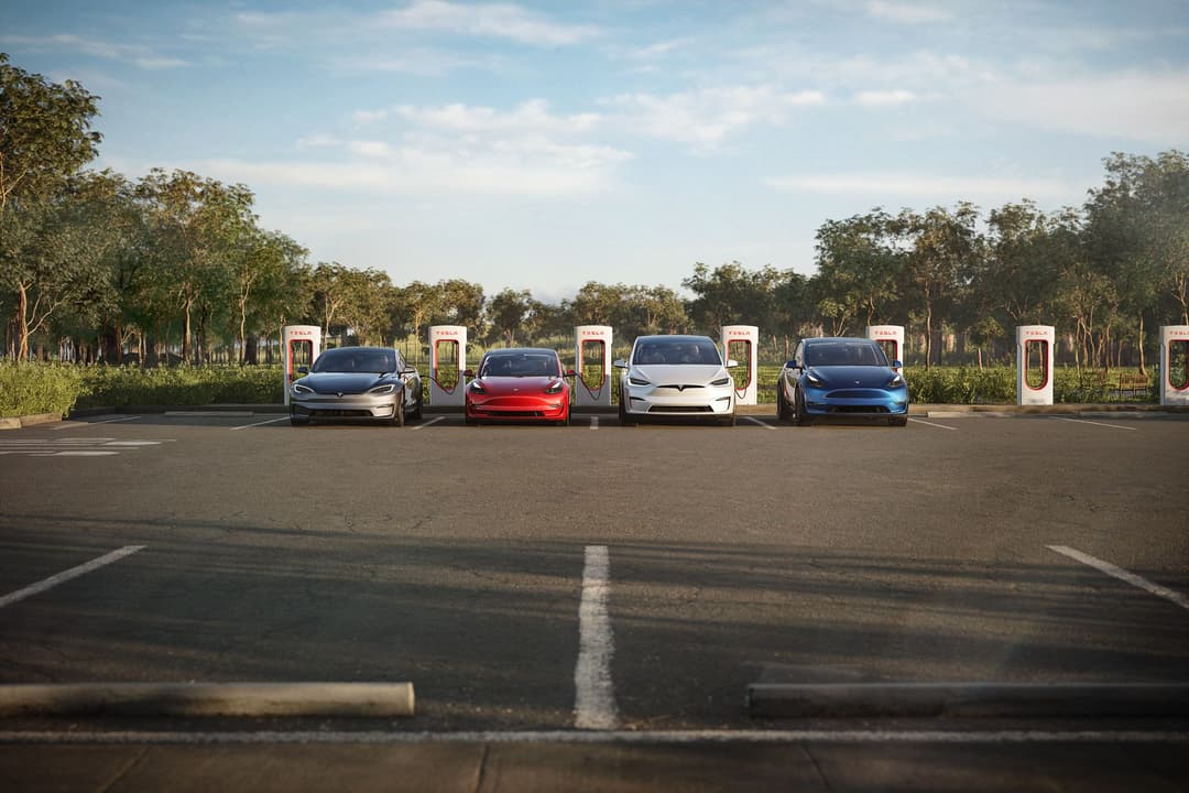 Tesla Model S, 3, X, Y charging at Supercharger Tesla Model S, 3, X, Y charging at Supercharger