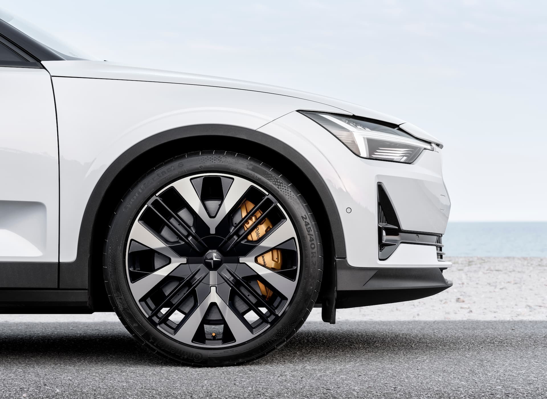 2024 Polestar 2 performance wheels with gold brakes 2024 Polestar 2 performance wheels with gold brakes