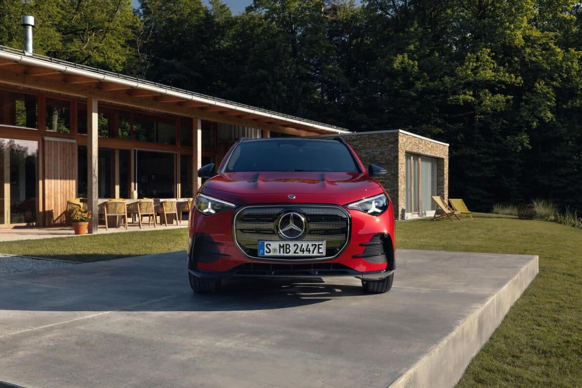 The all-new Mercedes-Benz GLA exterior, showing the illuminated iconic grille and updated front-end design The all-new Mercedes-Benz GLA exterior, showing the illuminated iconic grille and updated front-end design